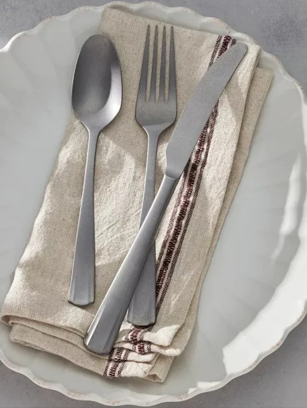 Lenox French Perle Scallop 65 Piece Flatware Set